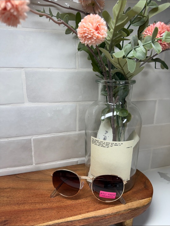 Betsey Johnson Accessories - ✨ BETSEY JOHNSON ROUND SUNGLASSES ✨